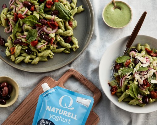 Urtedressing til pastasalat med Q® Yoghurt Naturell